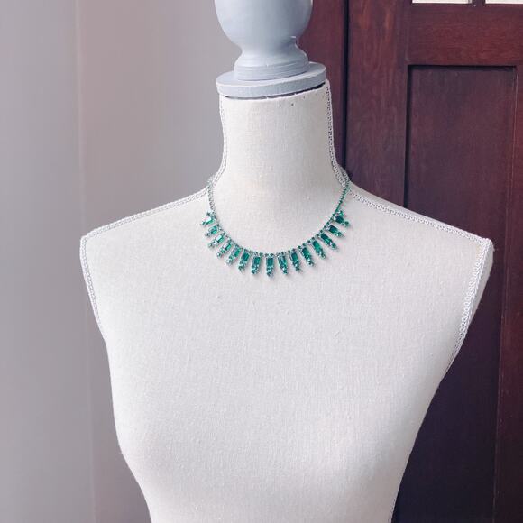 Emerald Green Rhinestone Necklace & Clip Earrings Set Mid Century Revival Parure - Picture 7 of 14